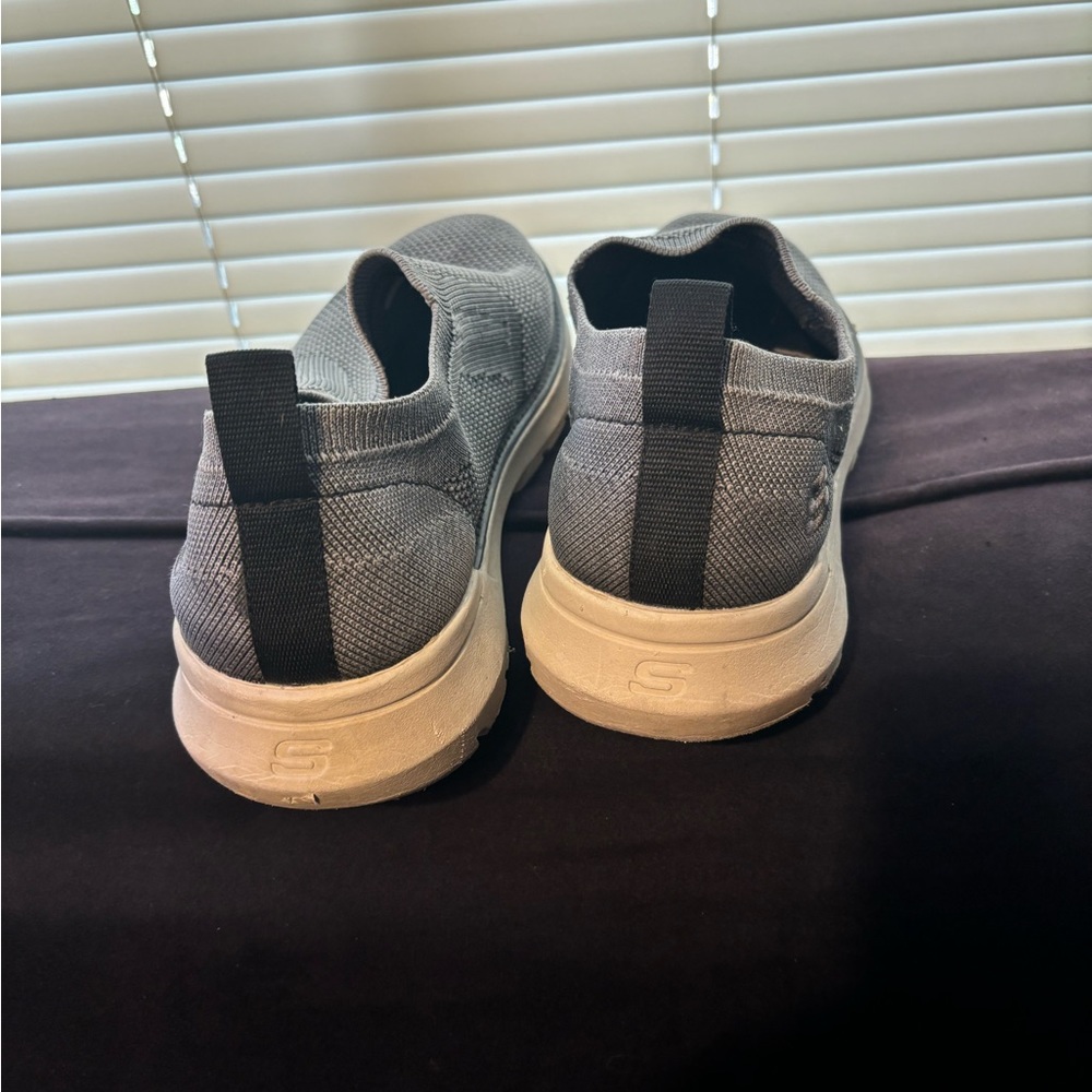 Skechers size 10.5